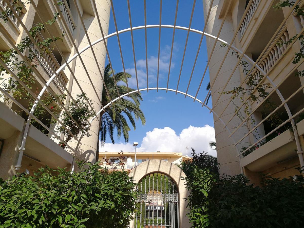 Apartamentos Versailles Villafortuny Esterno foto